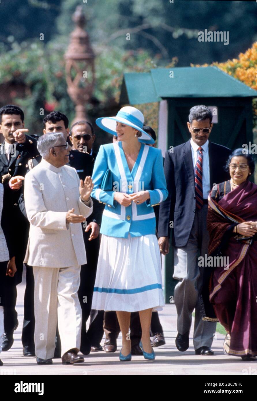 HRH Princess Diana and HRH Prince Charles visit the Commonwealth War Cemetery in New Delhi during her Royal Tour of India February 1992 Stock Photo