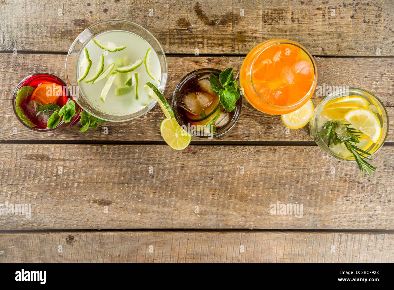 selection-of-summer-alcohol-drinks-mocktails-and-cocktails-aperol