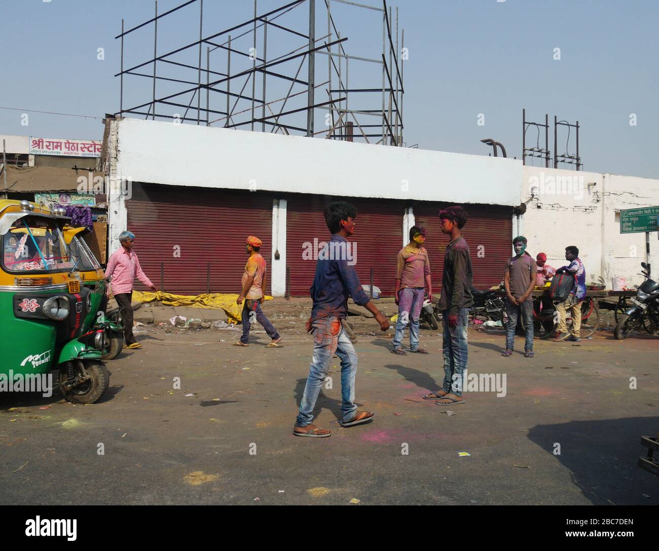 holi festival in agra 2025