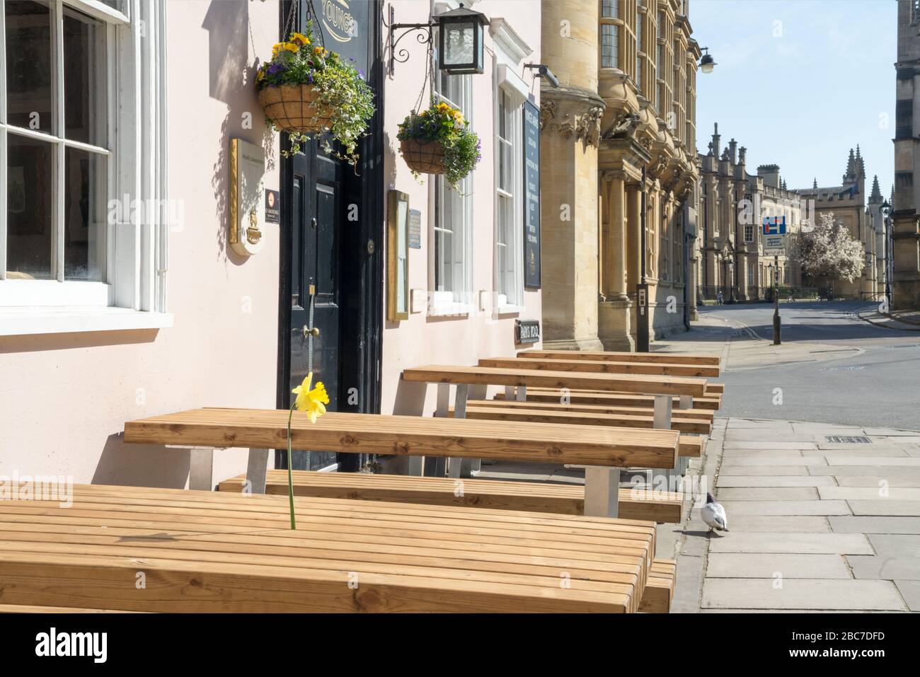 Oxford city Hertford College Catte Street The Kings Arms deserted of