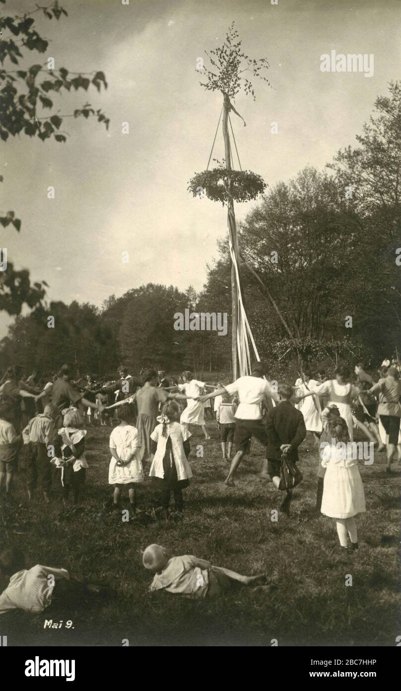 Youngsters partecipating at the Midsummer fest in the forest, Sweden 1927 Stock Photo