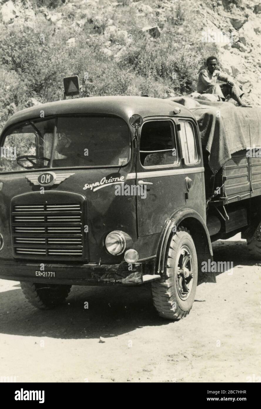 Ardiente viva fibra Lorry OM Super Orione, Italy 1950s Stock Photo - Alamy