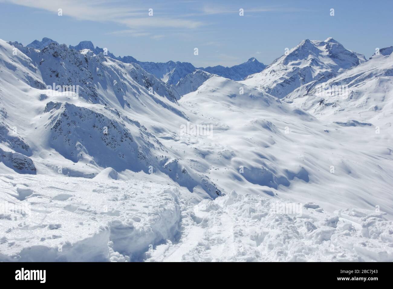 Bivio, Skitour Roccabella, Blick auf Bergeller Berge und Piz Duan. Stock Photo