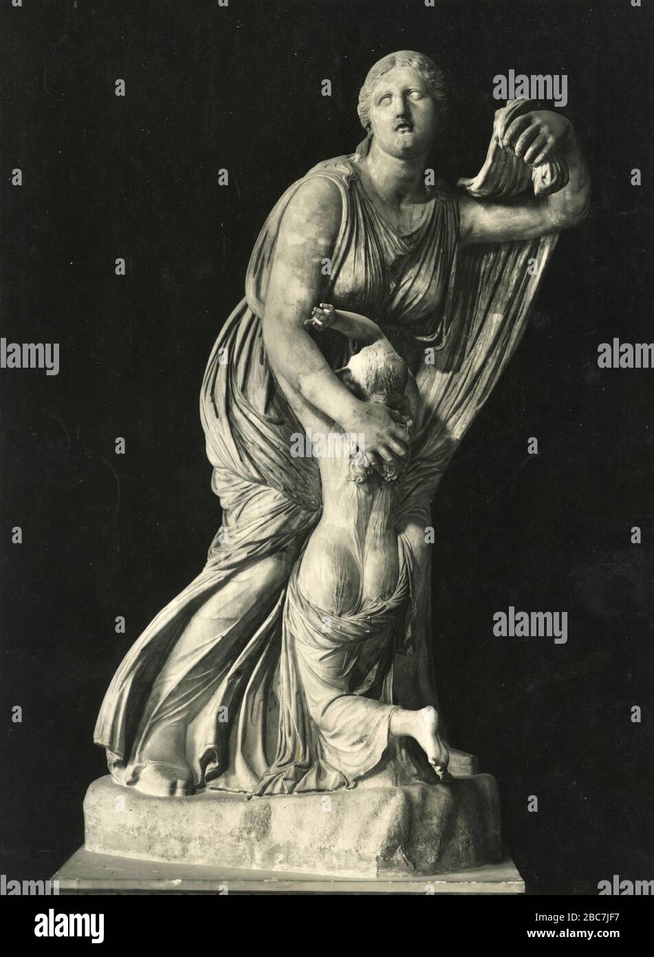 Niobe mother with the smaller of her daughters, old marble sculpture, Uffizi Gallery, Florence, Italy 1920s Stock Photo