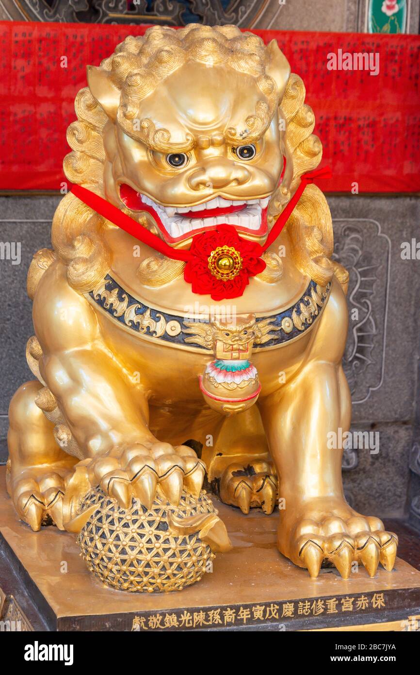 Guardian Lion at entrance to Tan Si Chong Su Chinese Temple, Magazine Road, Clarke Quay, Singapore Stock Photo