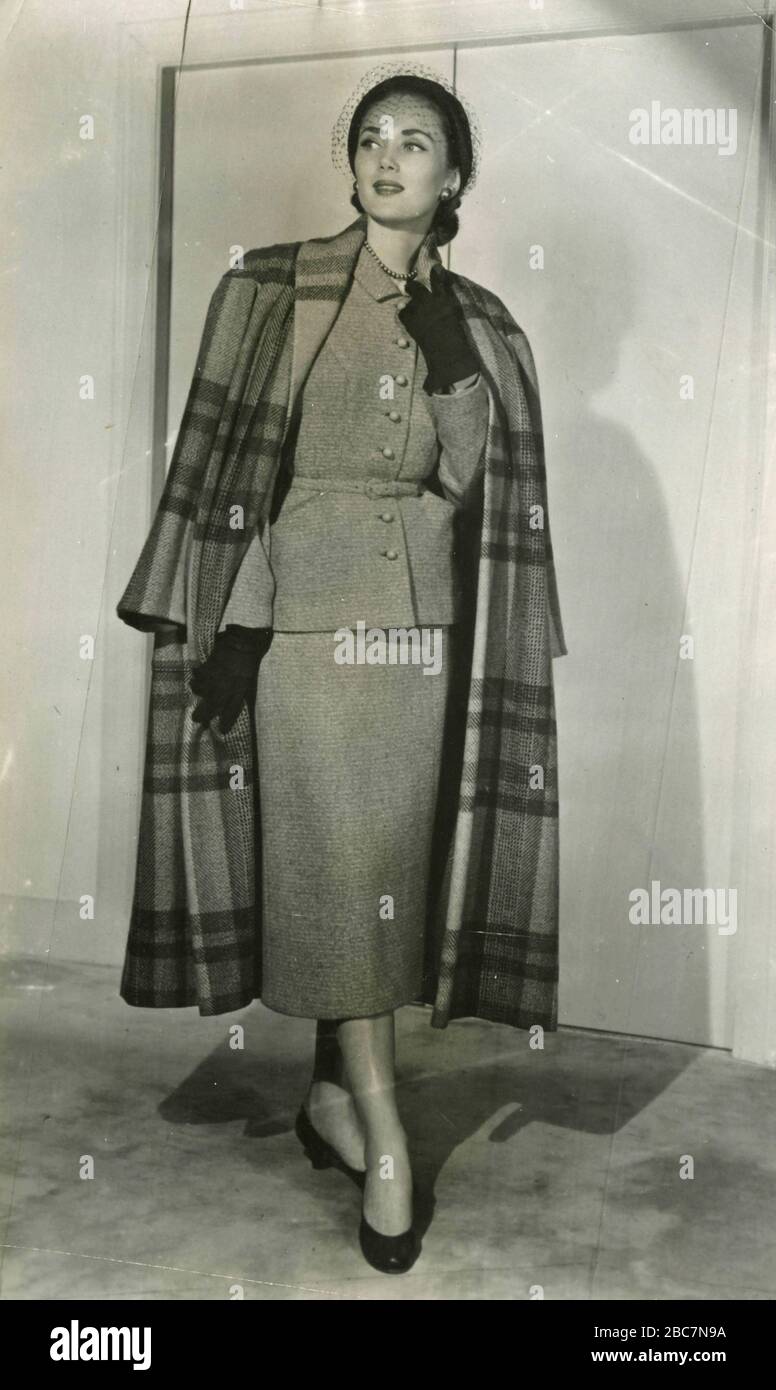 A model wearing a tweed jacket and skirt by Montesano with a Scottish style mantle, Rome, Italy 1949 Stock Photo