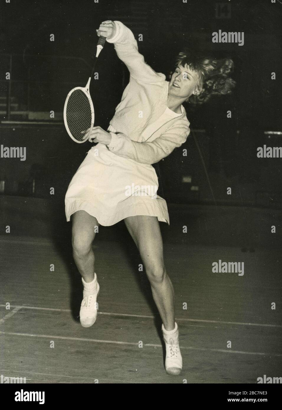 Danish badminton player Birgit Rostgaard-Frohne playing at the England Badminton Championships, Empress Hall, London, UK 1950 Stock Photo