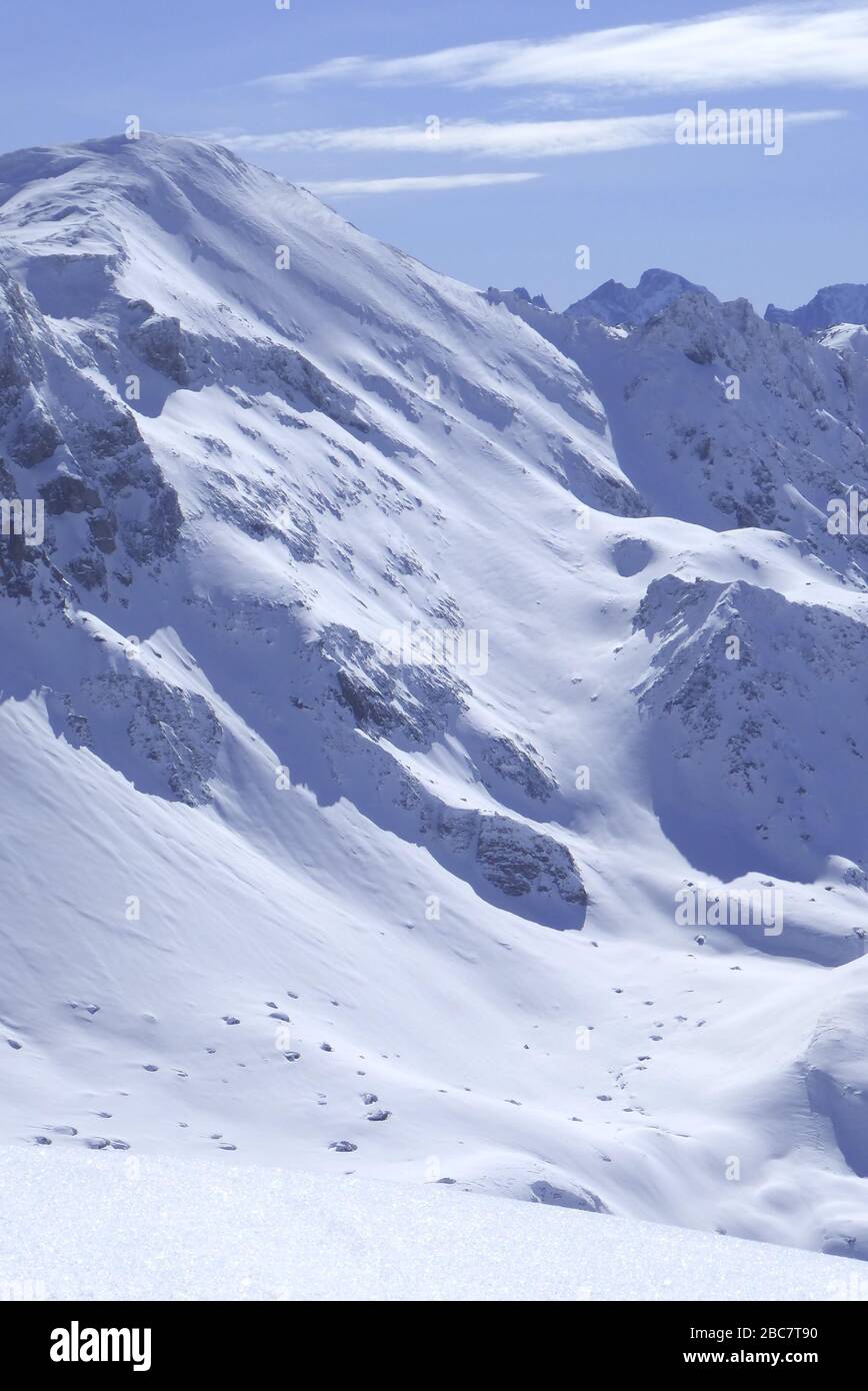 Bivio, Skitour Roccabella, Blick vom Gipfel auf Piz Grevasalvas. Stock Photo