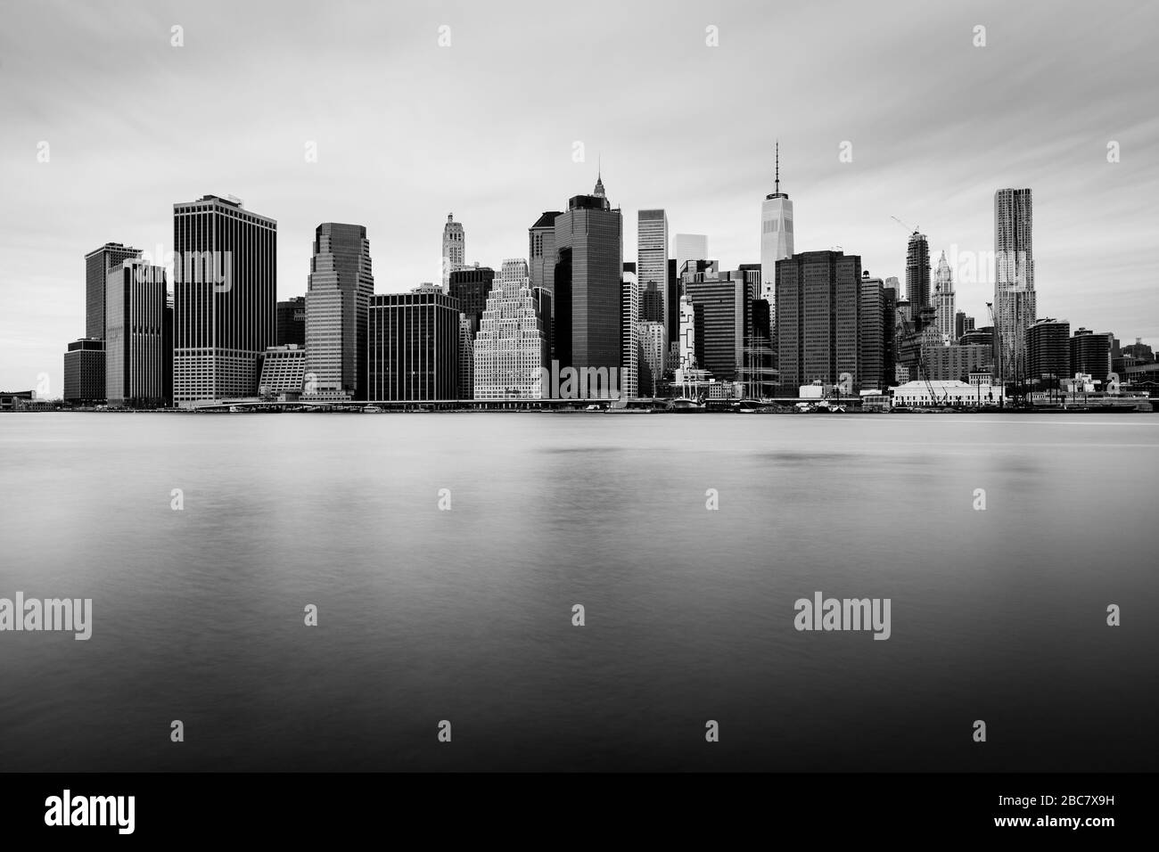 Silhouette of downtown manhattan Black and White Stock Photos & Images ...
