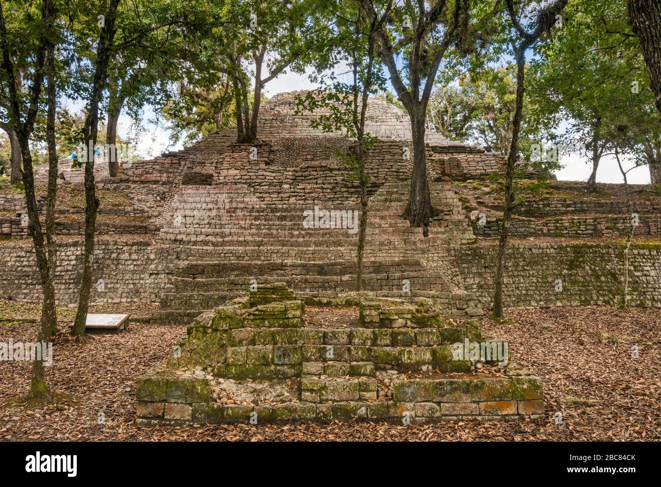 Estructura 17, pyramid, Maya ruins at Tenam Puente archaeological site ...