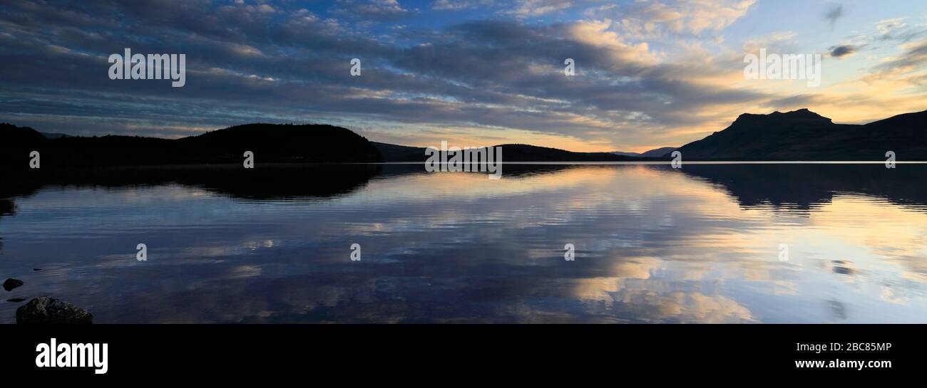 Dawn  light over Lago del Torro, Torres de Paine, Magallanes region, Patagonia, Chile, South America Stock Photo
