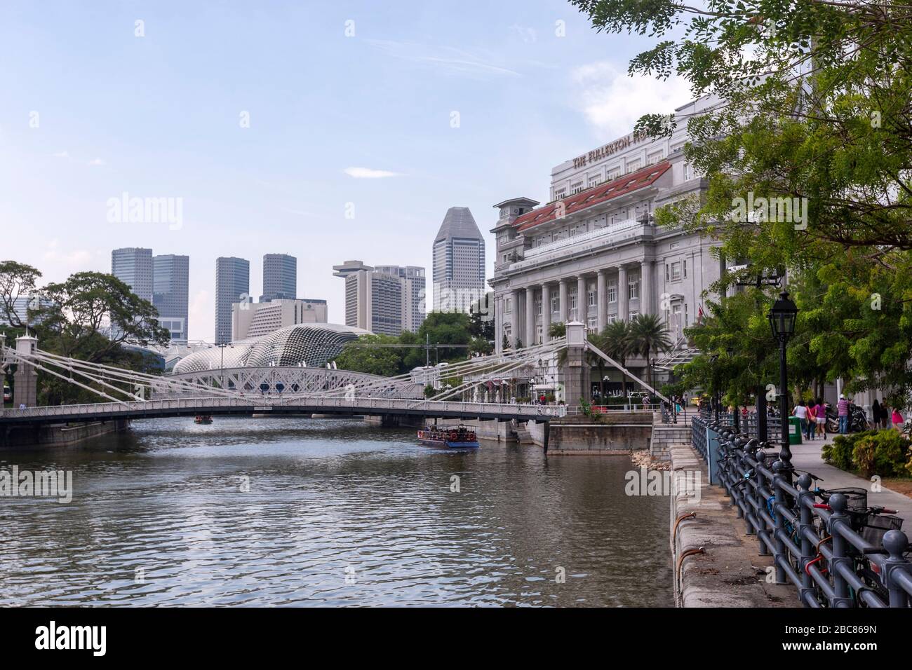 Cavenagh Bridge, suspension bridge, crossing Singapore River, Singapore