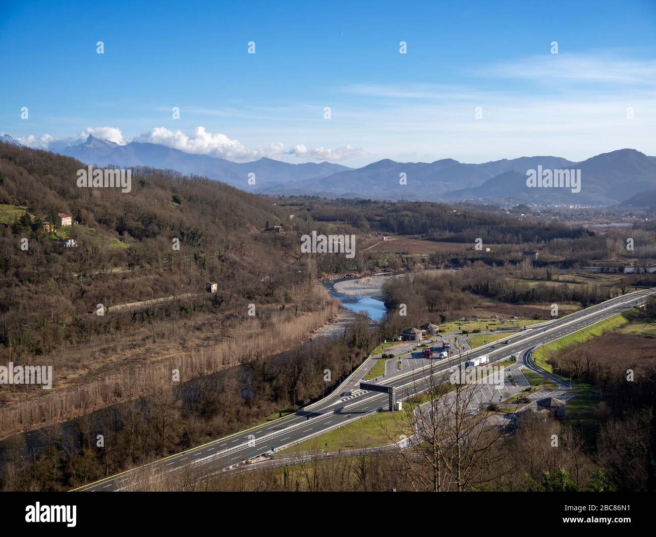Lunigiana, north Tuscany, Italy. View from Lusuolo over motorway towards Apennine mountains. Unidentifiable vehicles etc. Sunny spring day, 2020. Stock Photo