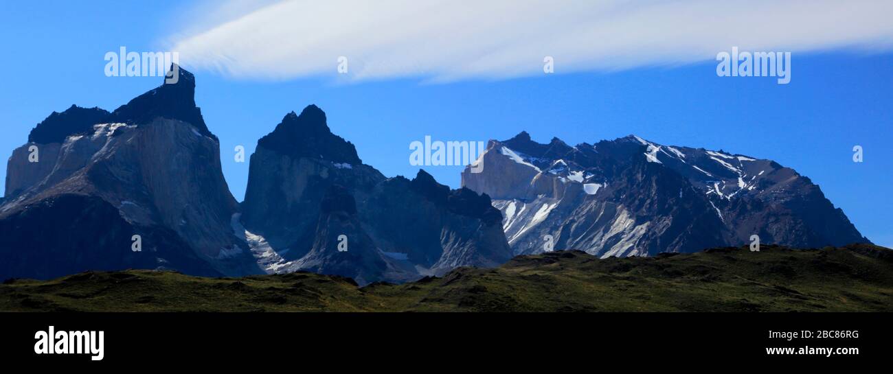 View of the Cerro Paine Grande and Cordillera De Paine, Torres de Paine, Magallanes region, Patagonia, Chile Stock Photo