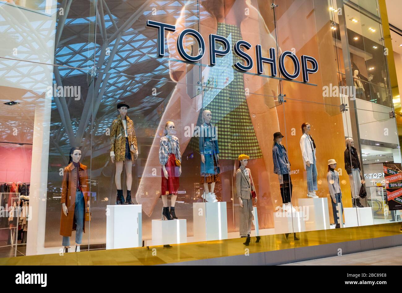 Top shop london hi-res stock photography and images - Alamy