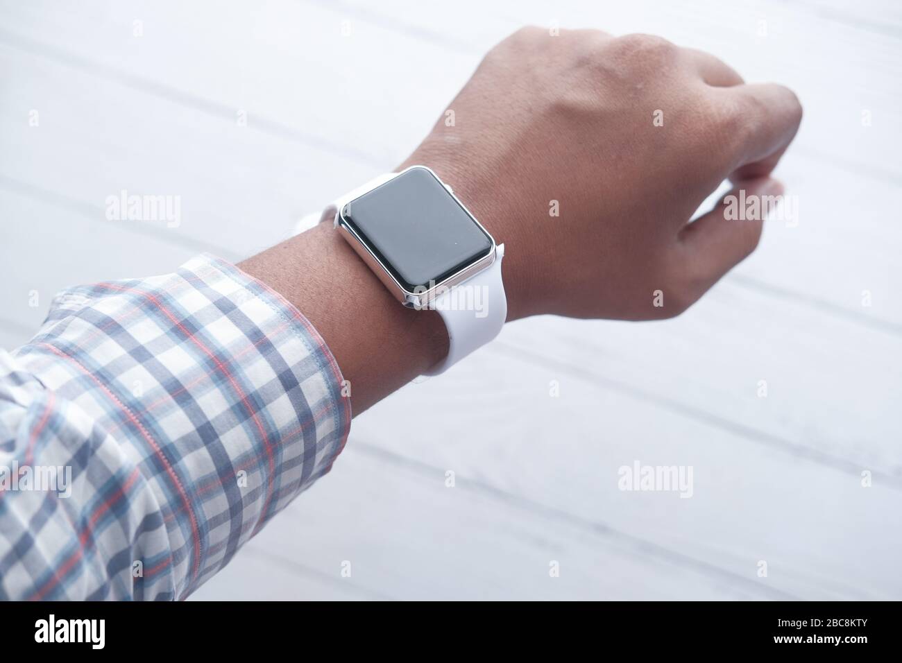 Boys wear watch on which hand hot sale
