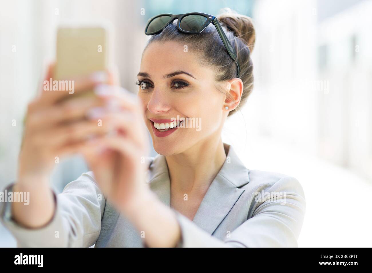 Beautiful business woman urban hi-res stock photography and images - Alamy
