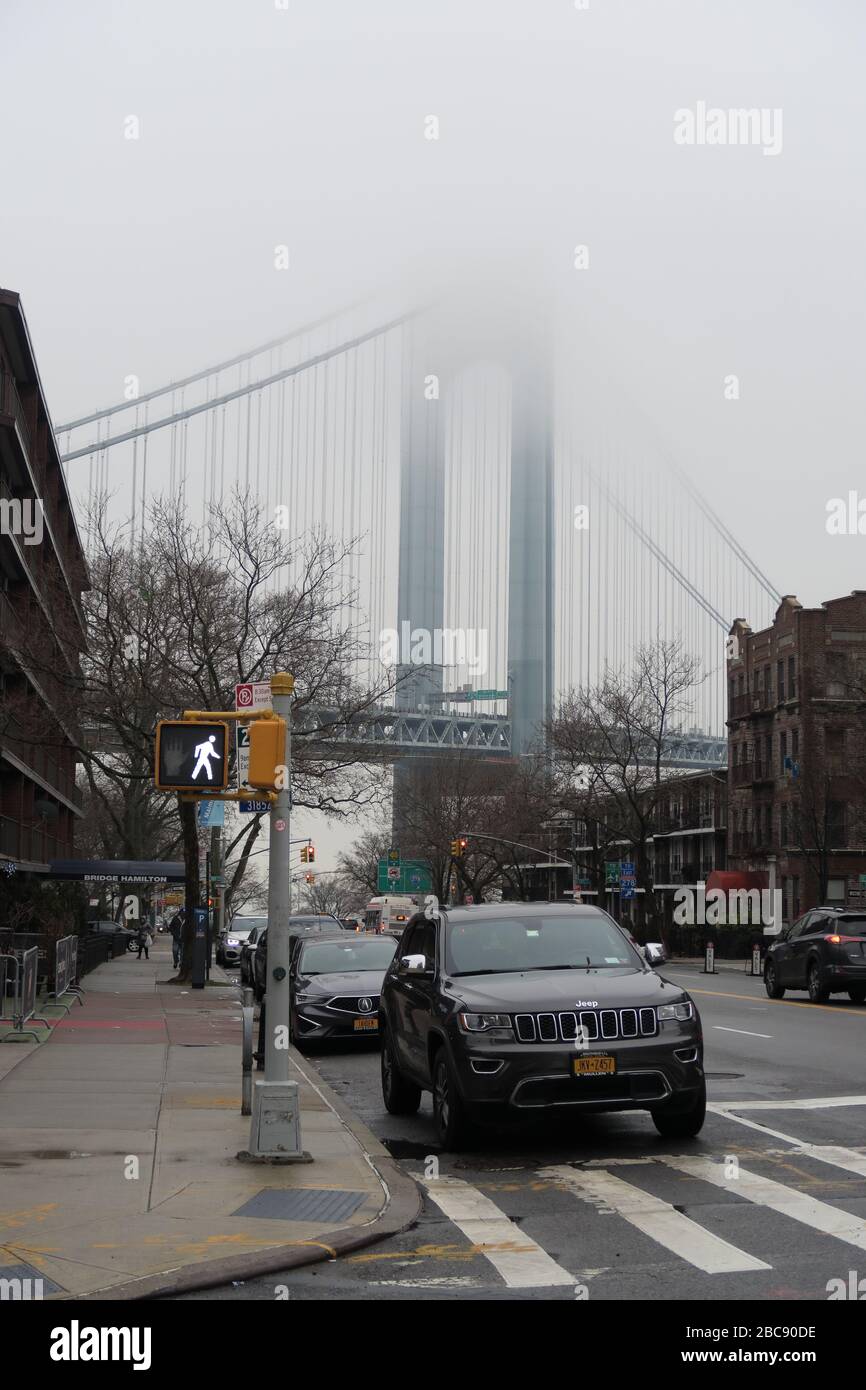 Rainy day brooklyn bridge hi-res stock photography and images - Alamy