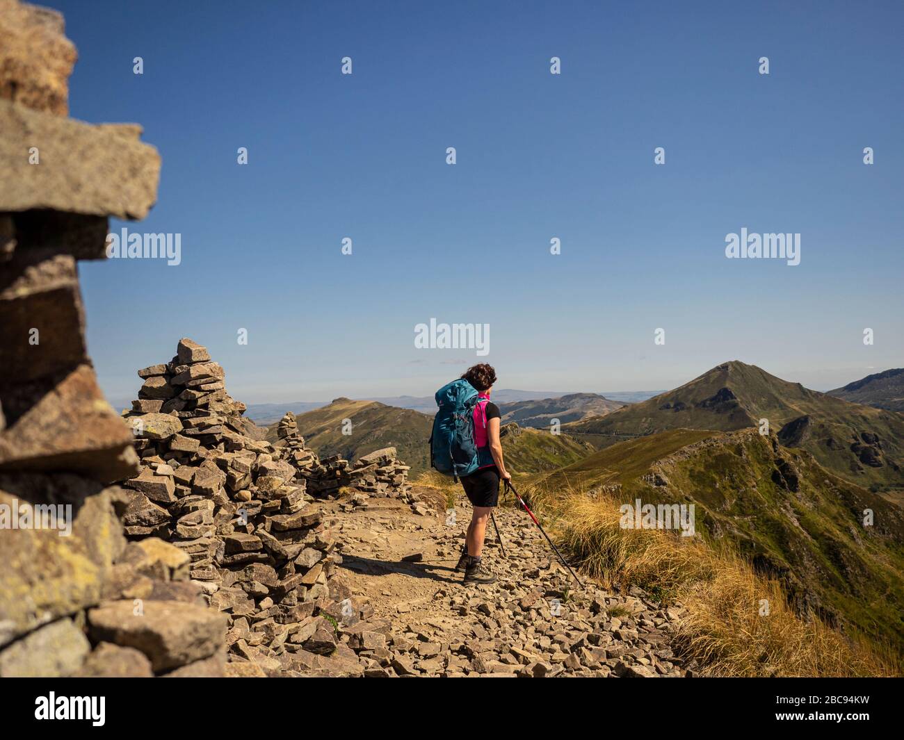 trekking-in-the-cantal-on-the-gr-400-volcanic-mountains-in-france