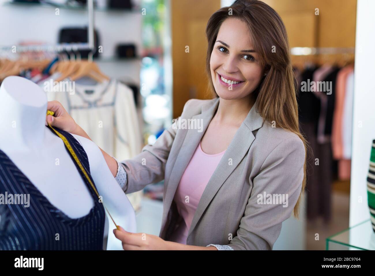 Female clothing store hi-res stock photography and images - Alamy