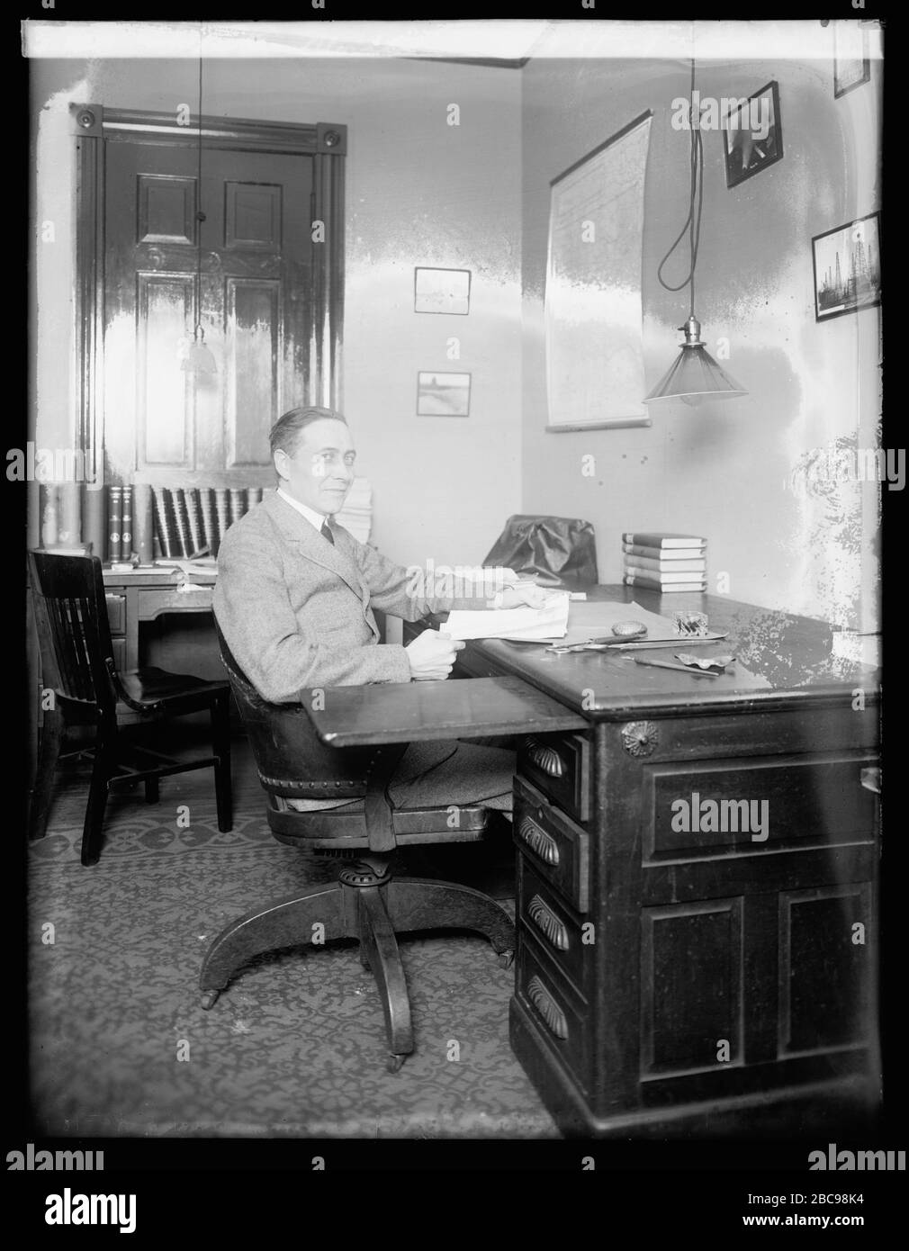 'English: Title: Chas. E. Morris, 2/28/21 Abstract/medium: 1 negative : glass ; 8 x 6 in.; 1921; Library of Congress  Catalog: https://lccn.loc.gov/2016852398 Image download: https://cdn.loc.gov/master/pnp/npcc/29900/29902u.tif Original url: https://www.loc.gov/pictures/item/2016852398/; National Photo Company Collection; ' Stock Photo