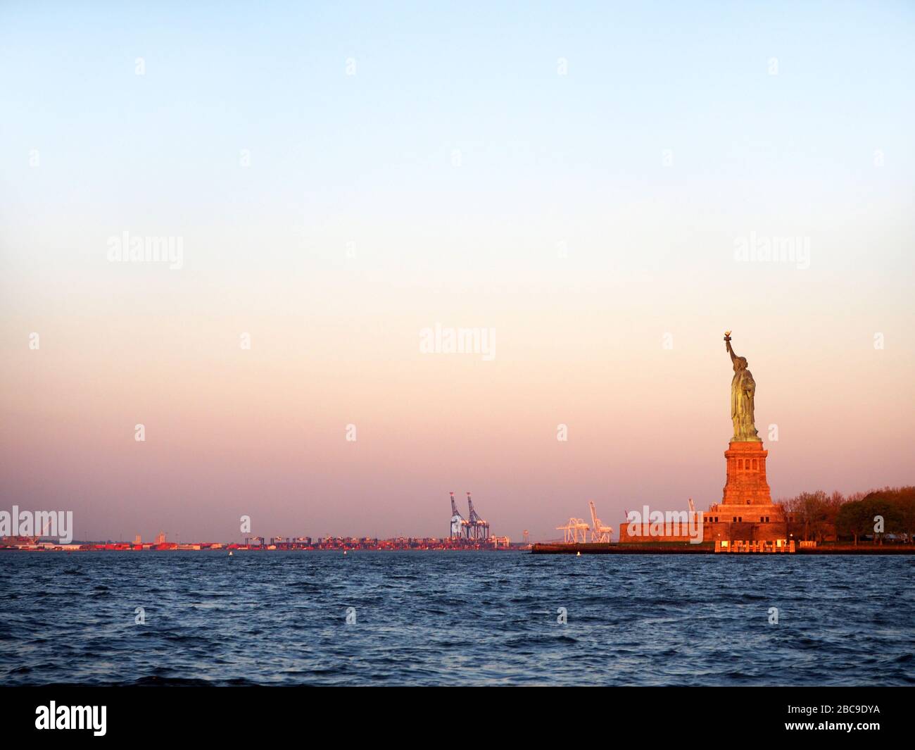 Statue of libery hires stock photography and images Alamy