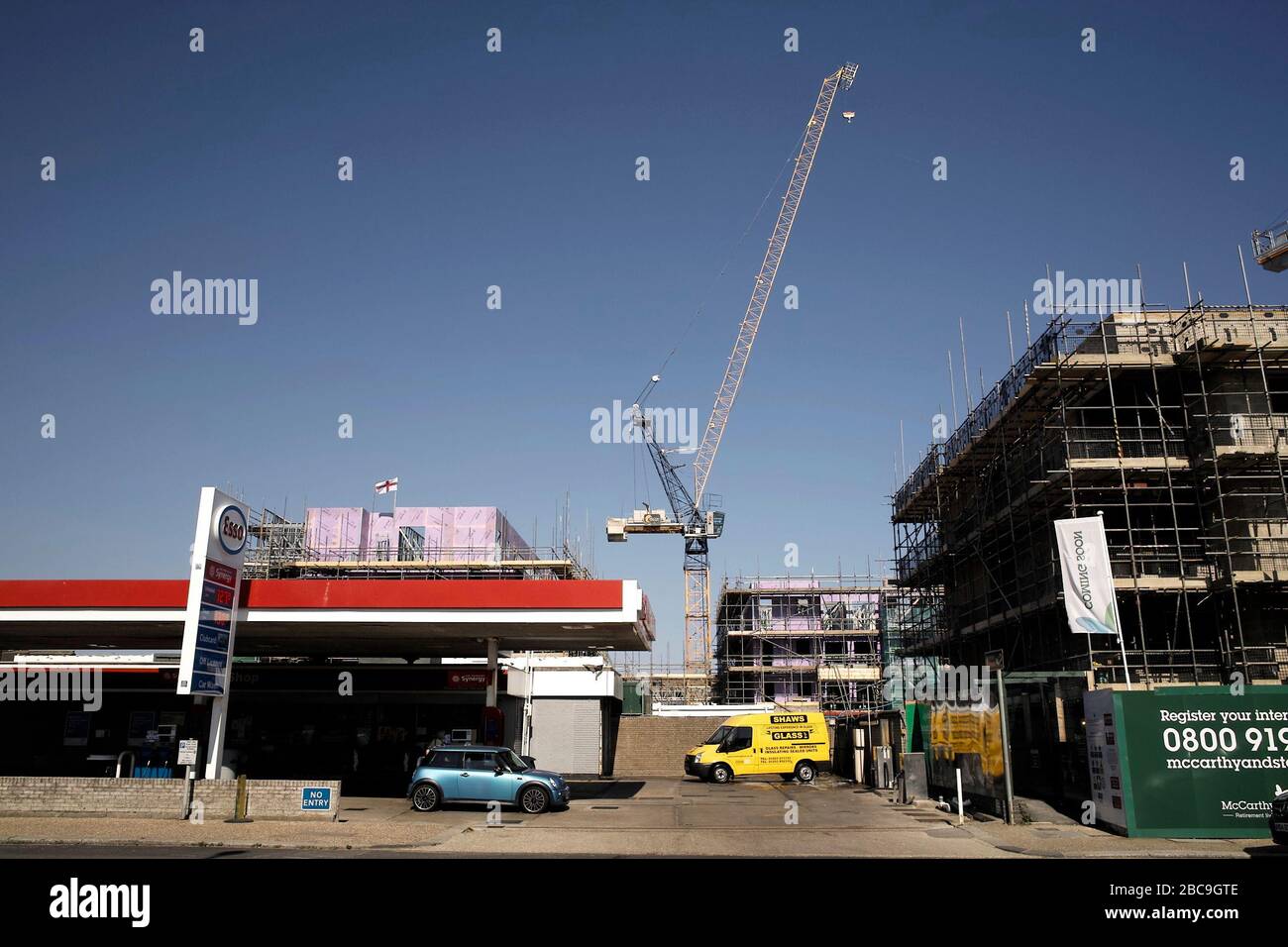 AJAXNETPHOTO. 2018. WORTHING, ENGLAND. - CONSTRUCTION SITE - RETIREMENT APPARTMENT HOMES UNDER CONSTRUCTION NEAR HEENE ROAD ON THE OLD MERCANTILE INSURANCE OFFICE SITE.PHOTO:JONATHAN EASTLAND/AJAX REF:DP1X182706 124 Stock Photo