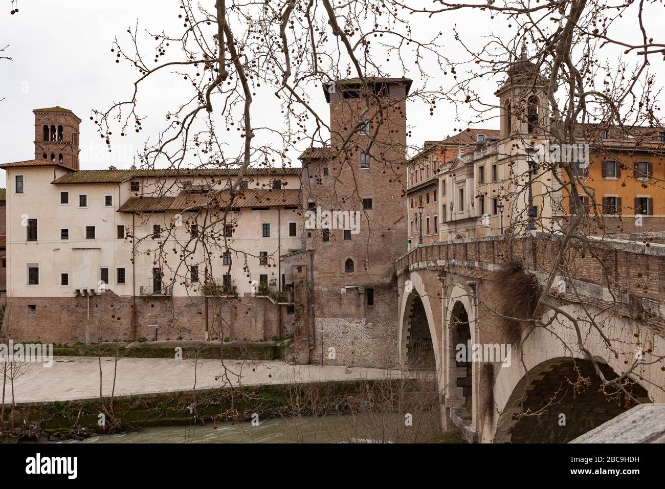 Via Ponte Quattro Capi Roma The Pons Fabricius (Ponte Fabricio or Ponte dei Quattro Capi), bridge