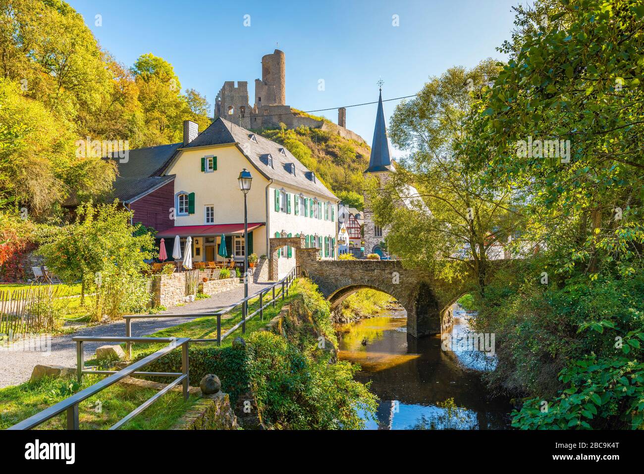View of Elz Bridge in Monreal in the Eifel, 'most beautiful village in Rhineland-Palatinate', located in the Elz valley, well-preserved half-timbered Stock Photo