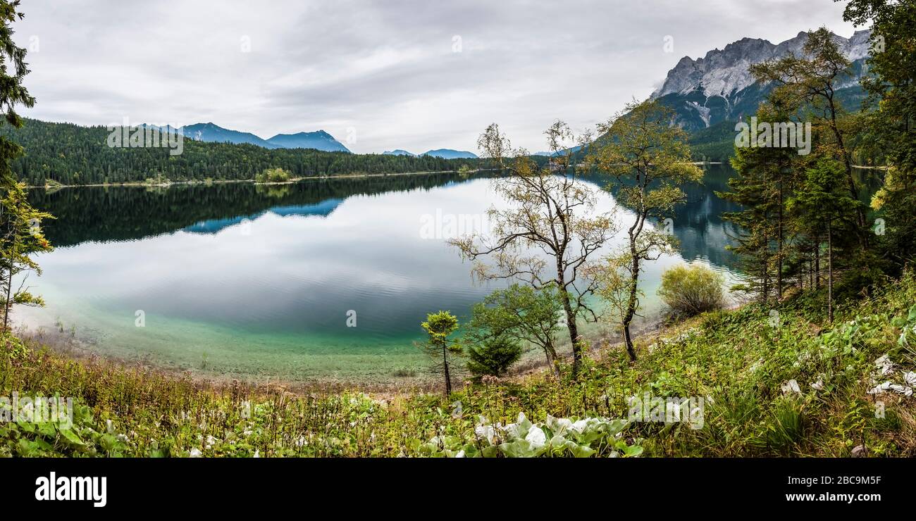Zugspitze and wetterstein range with reflection in the eibsee lake hi ...
