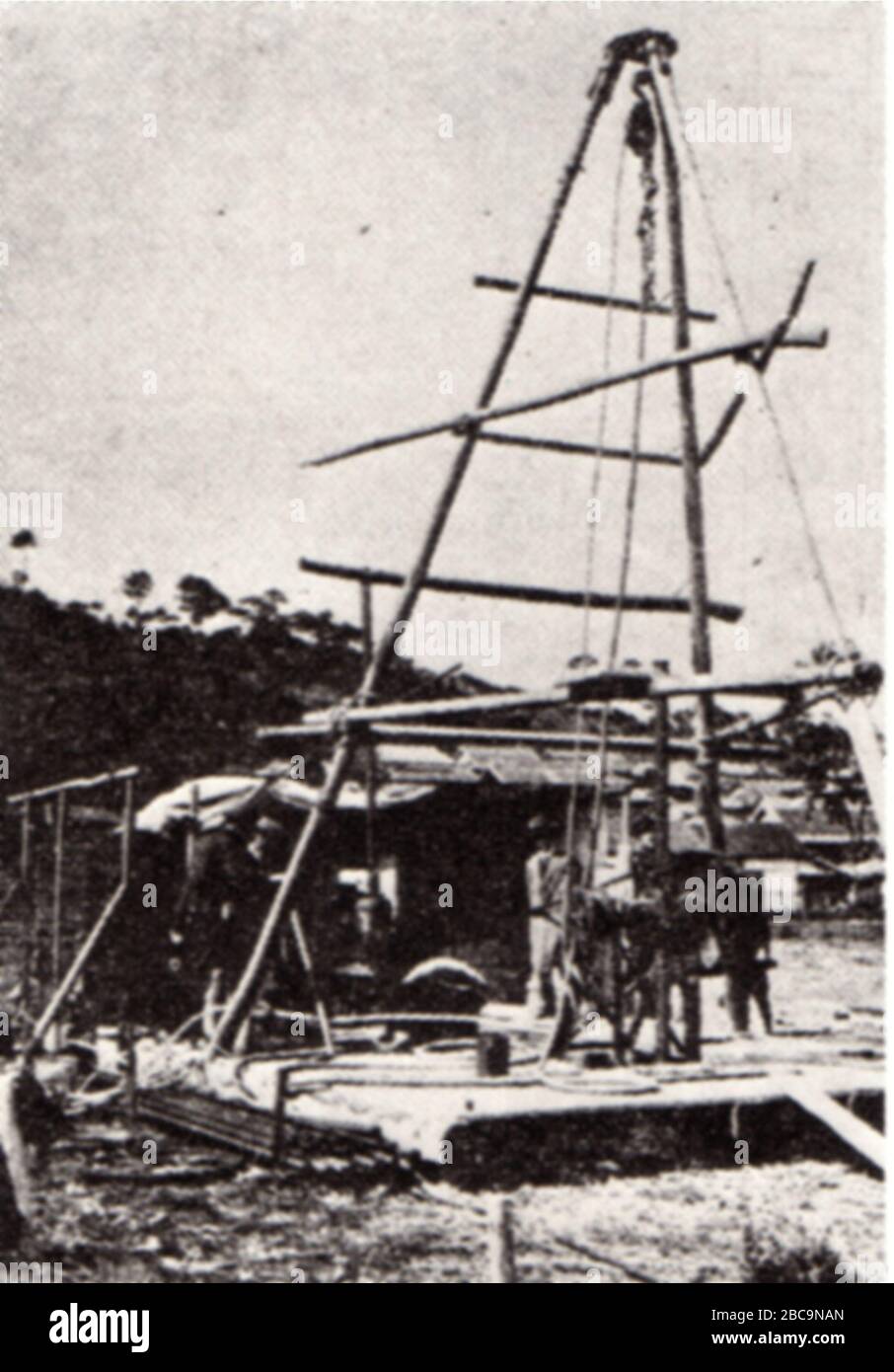 日本語 関門トンネル建設のための彦島における地質調査ボーリング作業english Drilling Survey Of Geological Condition At Hikoshima For Construction Of Kammon Railway Tunnel 1927 Page 273 Of 100 Years Pictorial History Of Japanese National Railways