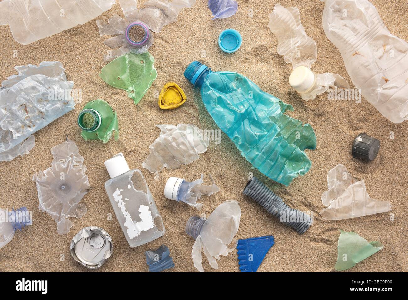 A Lot of rubbish washed up on the beach Stock Photo - Alamy