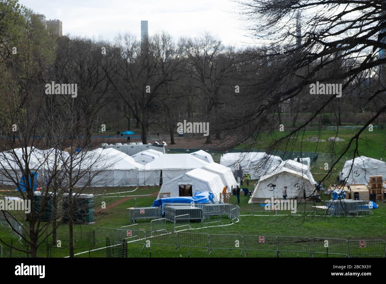 New York City, USA. 1st Apr, 2020. A temporary field hospital to treat ...