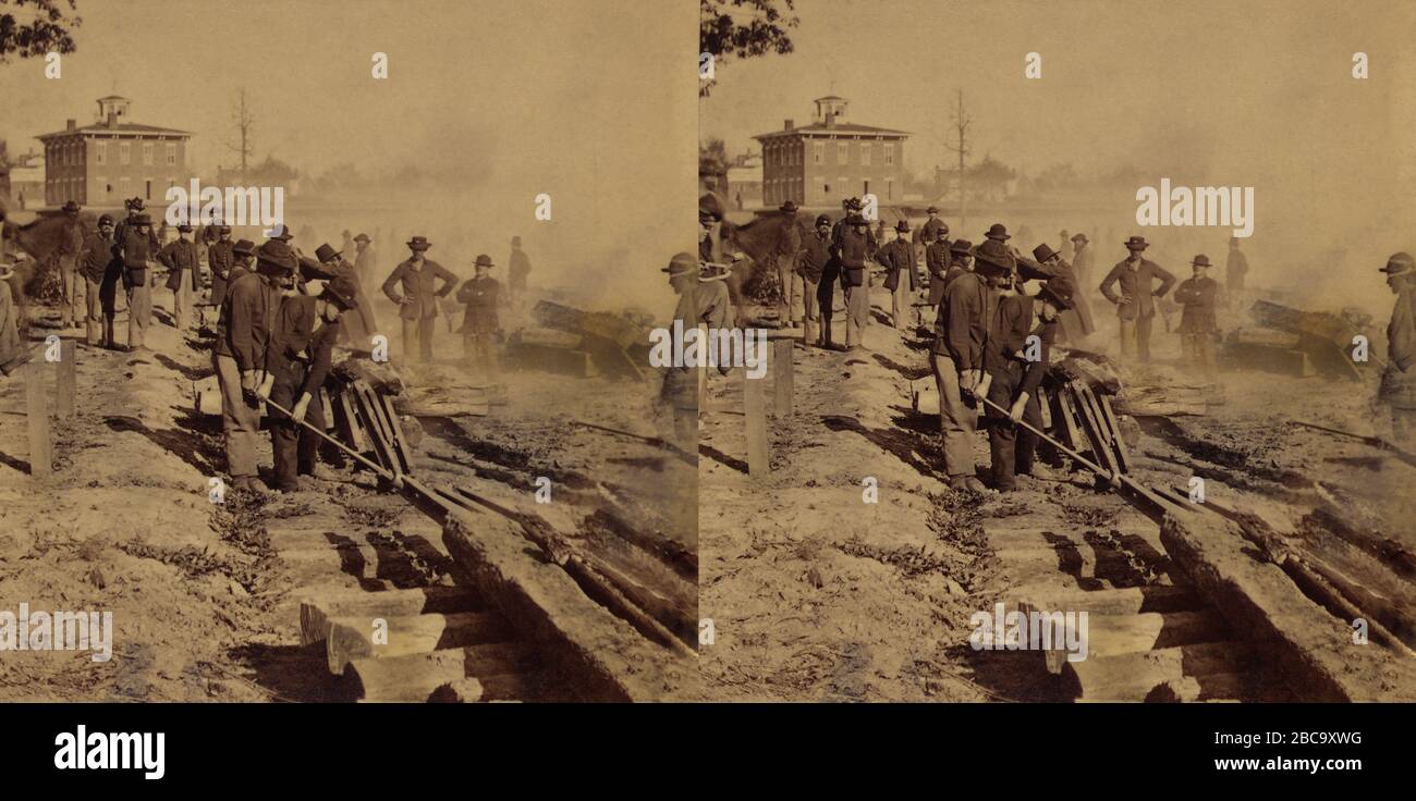 Group of Union Soldiers tearing up Confederate Railroad Tracks before evacuating Atlanta, Georgia, Stereo Card, photo by George N. Barnard, November 14, 1864 Stock Photo