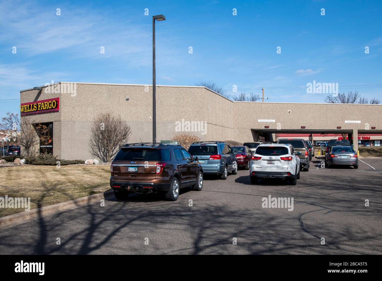 Maplewood, Minnesota.  With the inside lobby closed traffic backs up at the drive up window at the Wells Fargo bank as people take money out due to th Stock Photo