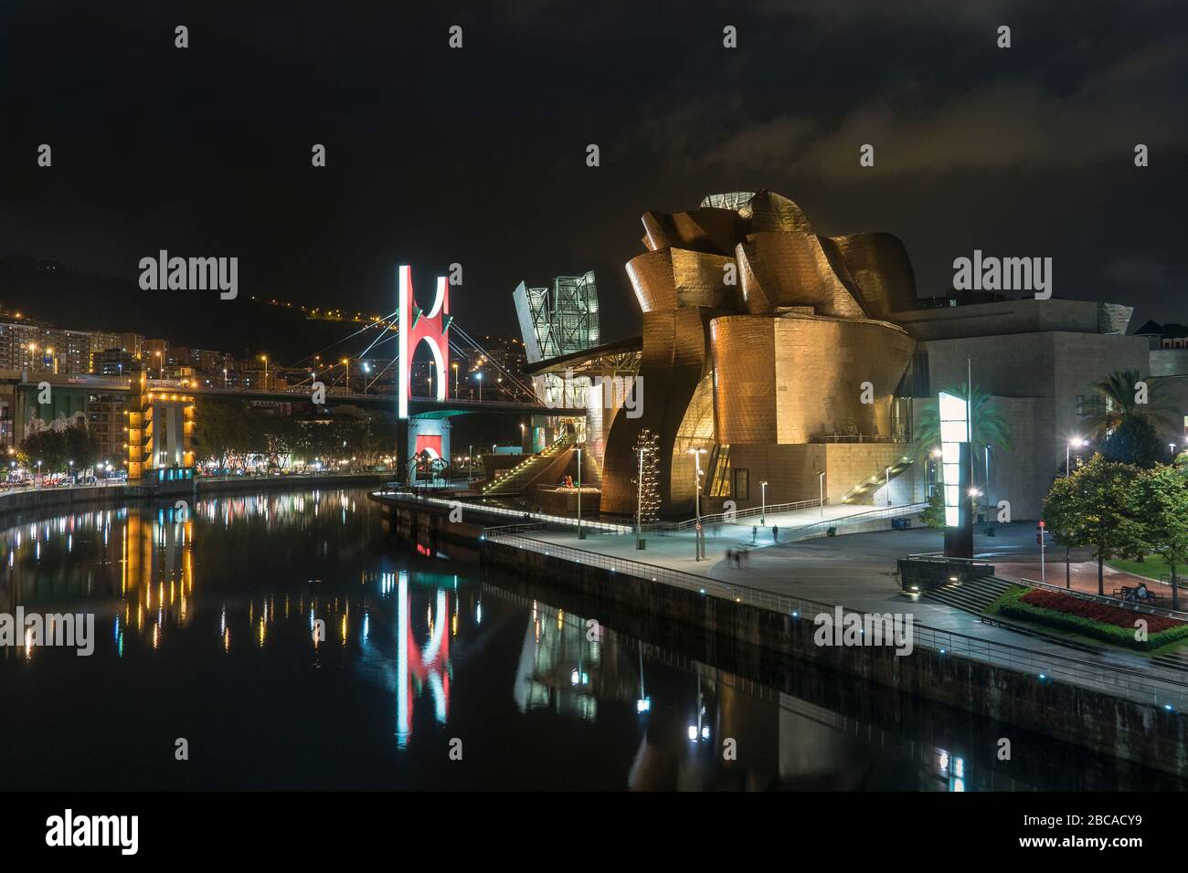 Spain, Bilbao, Guggenheim Museum, Rio Nervion, night shot Stock Photo