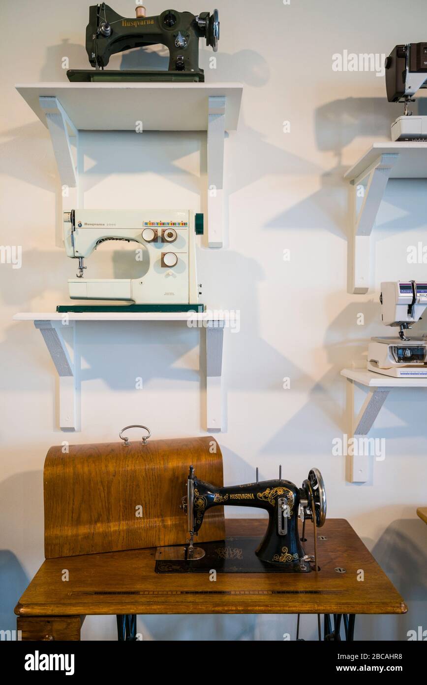 A vintage Singer manual sewing machine on display inside the Bjarnarhöfn  Shark Museum, Bjarnarhöfn, Snaefellsnes peninsula, Iceland Stock Photo -  Alamy