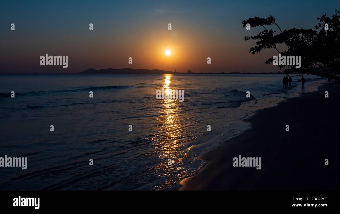 Sun on the water hi-res stock photography and images - Alamy