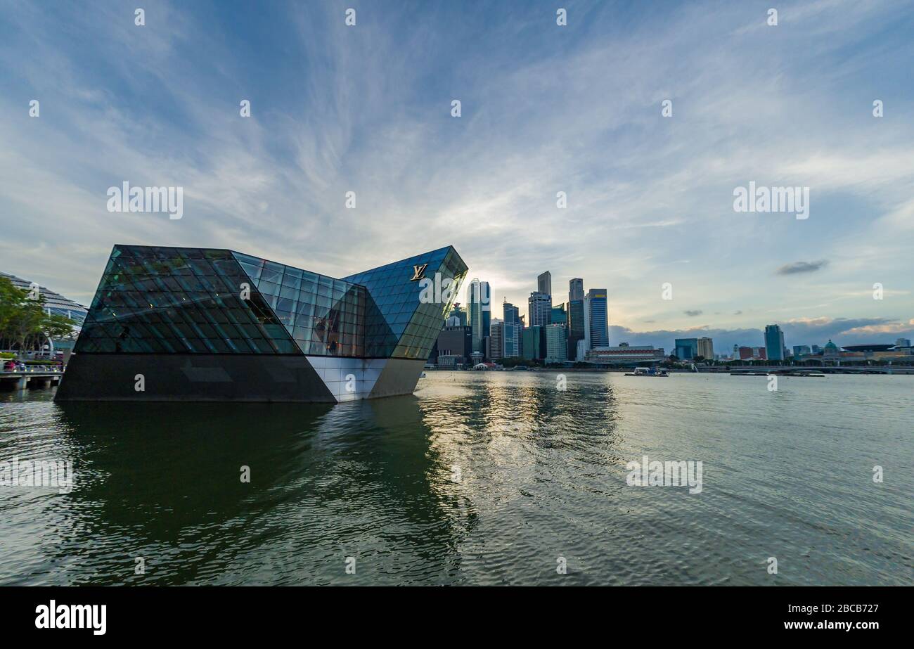 Unique Design Glass Building of Louis Vuitton Fashion House and Luxury  Retail at Marina Bay Sands, Singapore. Editorial Image - Image of building,  futuristic: 123815490