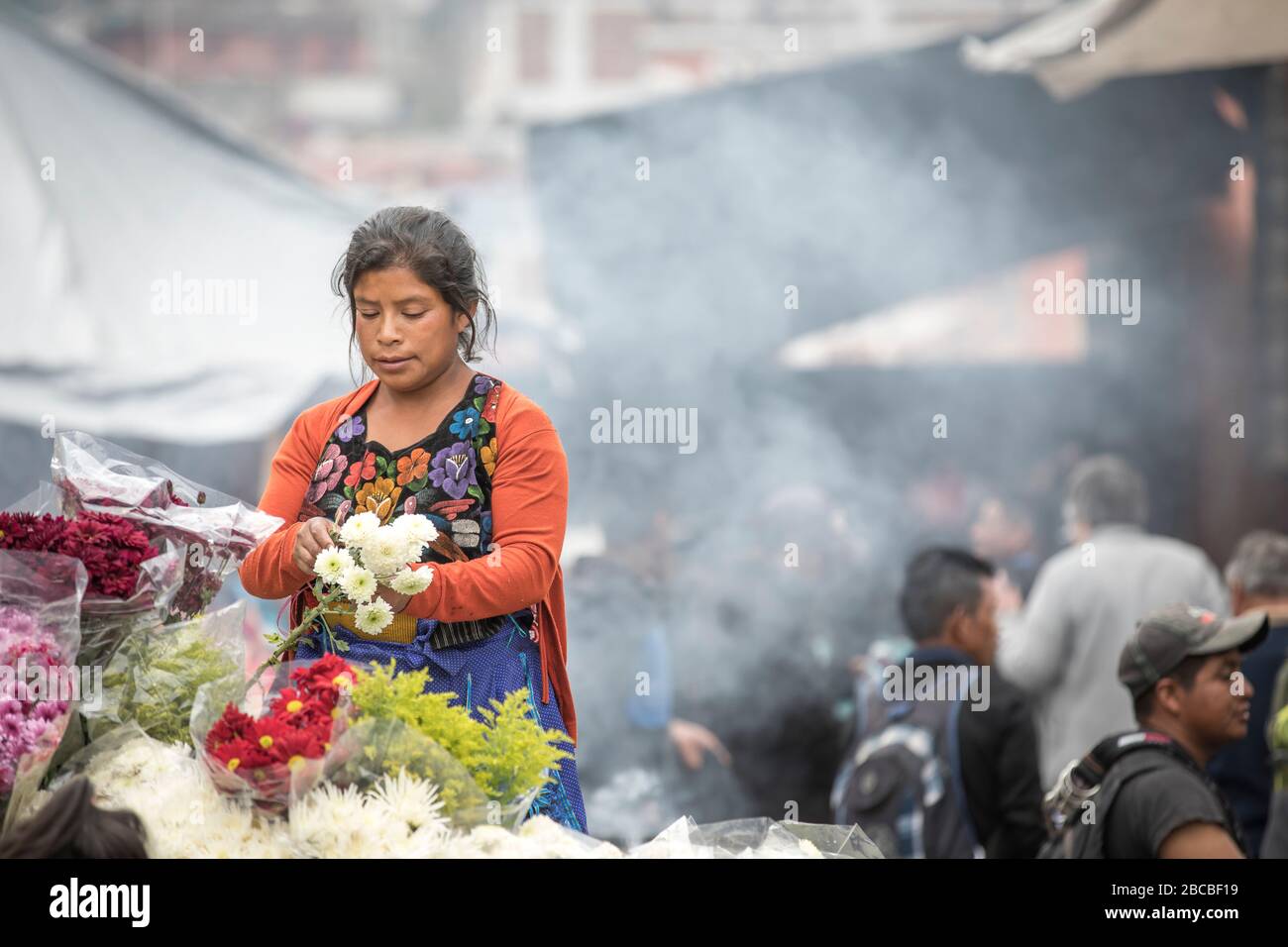 chichicastenango, Guatemala, 27th February 2020: mayan woman selling flowers at a market Stock Photo