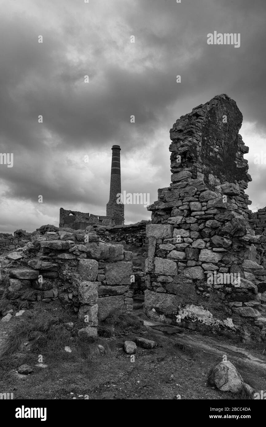 The ruined Count House and beyond, the power and compressor house chimney, Levant Mine, UNESCO World Heritage Site, St Just, Cornwall, UK. B/w version Stock Photo