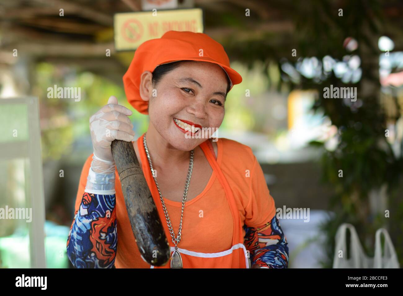 Thai Lady making SomTam 'Papaya Salad' Stock Photo