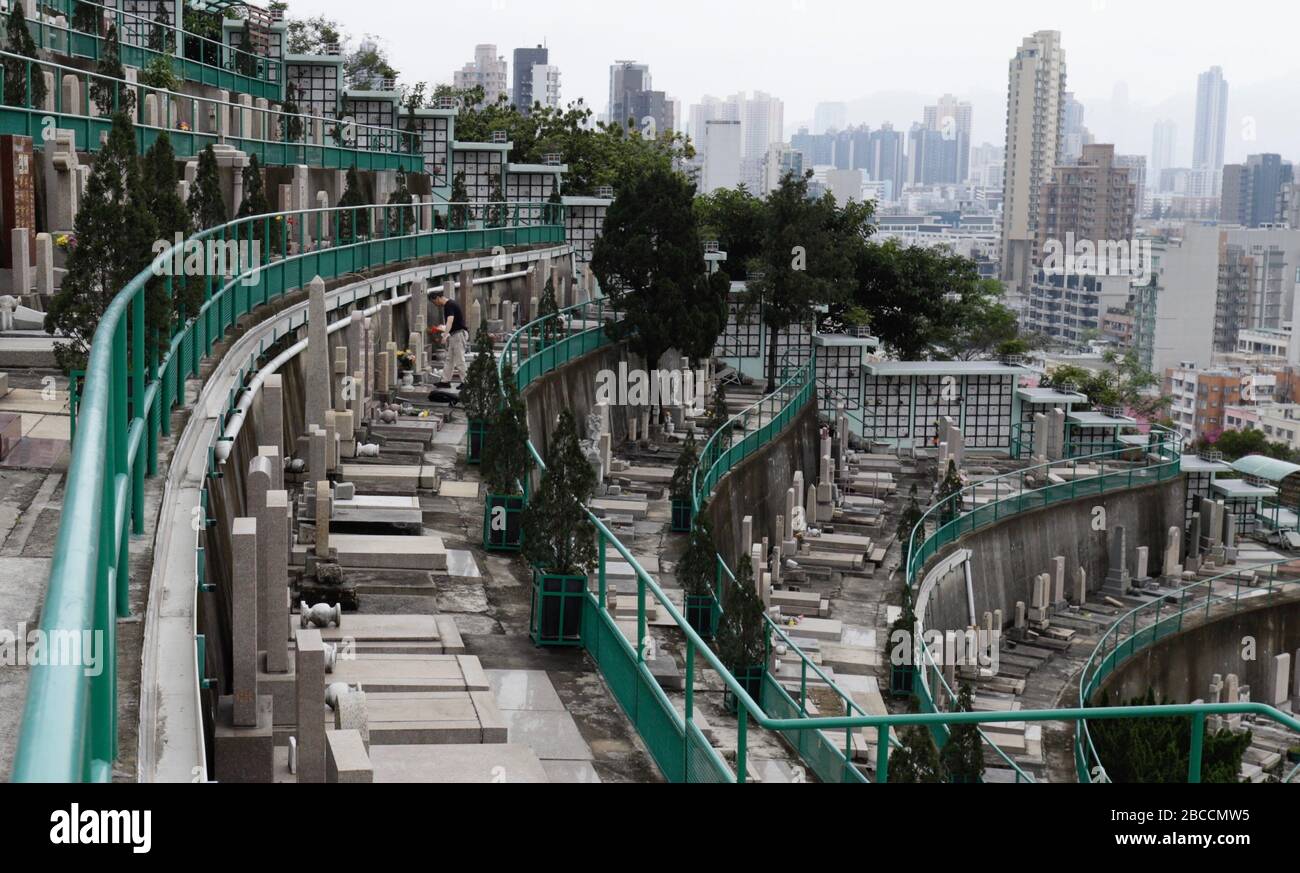 Hong Kong, CHINA. 4th Apr, 2020. Lone man paying respect to his ancestral grave at the public cemetery.Today mark the CHING MING FESTIVAL, an essential tradition observed diligently by Chinese annually during Spring time to 'sweep the grave' by honoring and remembering the ancestors.This year, numbers of people visiting graveyards have dropped significantly because HK government have issued an order to prohibit congregation of more than 4 person in the public places.April-4, 2020 Hong Kong.ZUMA/Liau Chung-ren Credit: Liau Chung-ren/ZUMA Wire/Alamy Live News Stock Photo