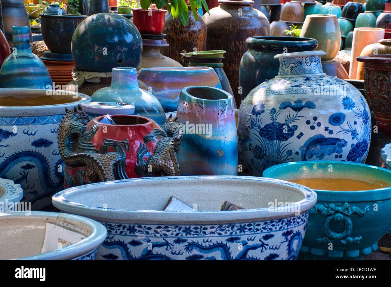 Black and white ceramics pattern hi-res stock photography and images ...