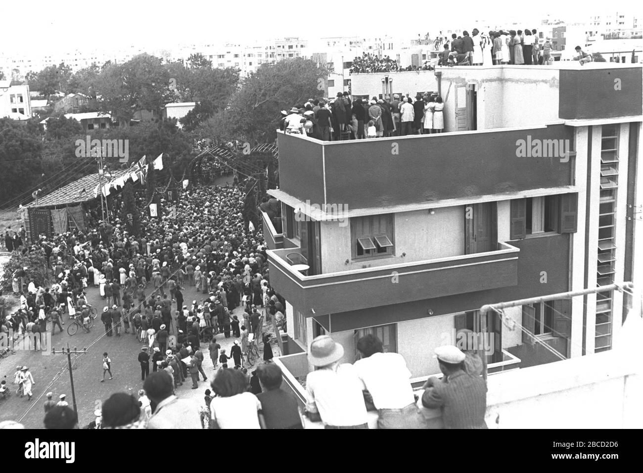 English Citizens Of Tel Aviv Crowding Balconies Rooftops During The Dedication Ceremony Of King George Street In Tel Aviv O Ss O I O O I E Ss O I I I I E U E E O E E O U I U I C E O