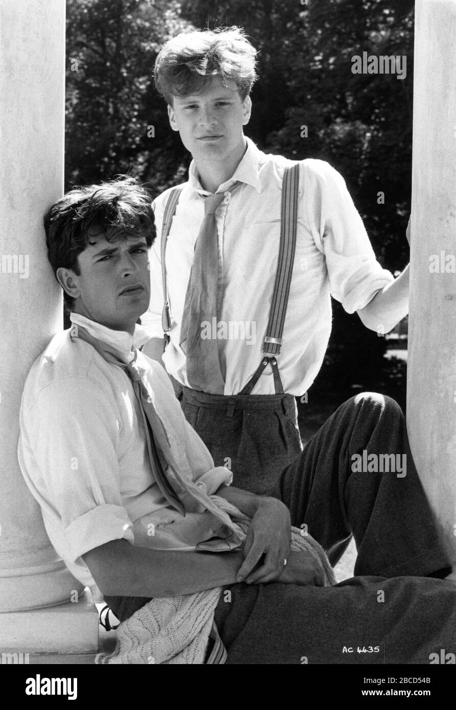 RUPERT EVERETT and COLIN FIRTH in ANOTHER COUNTRY 1984 director MAREK KANIEVSKA  play / screenplay Julian Mitchell Goldcrest Films International / National Film Finance Corporation (NFFC) / Virgin Films Stock Photo