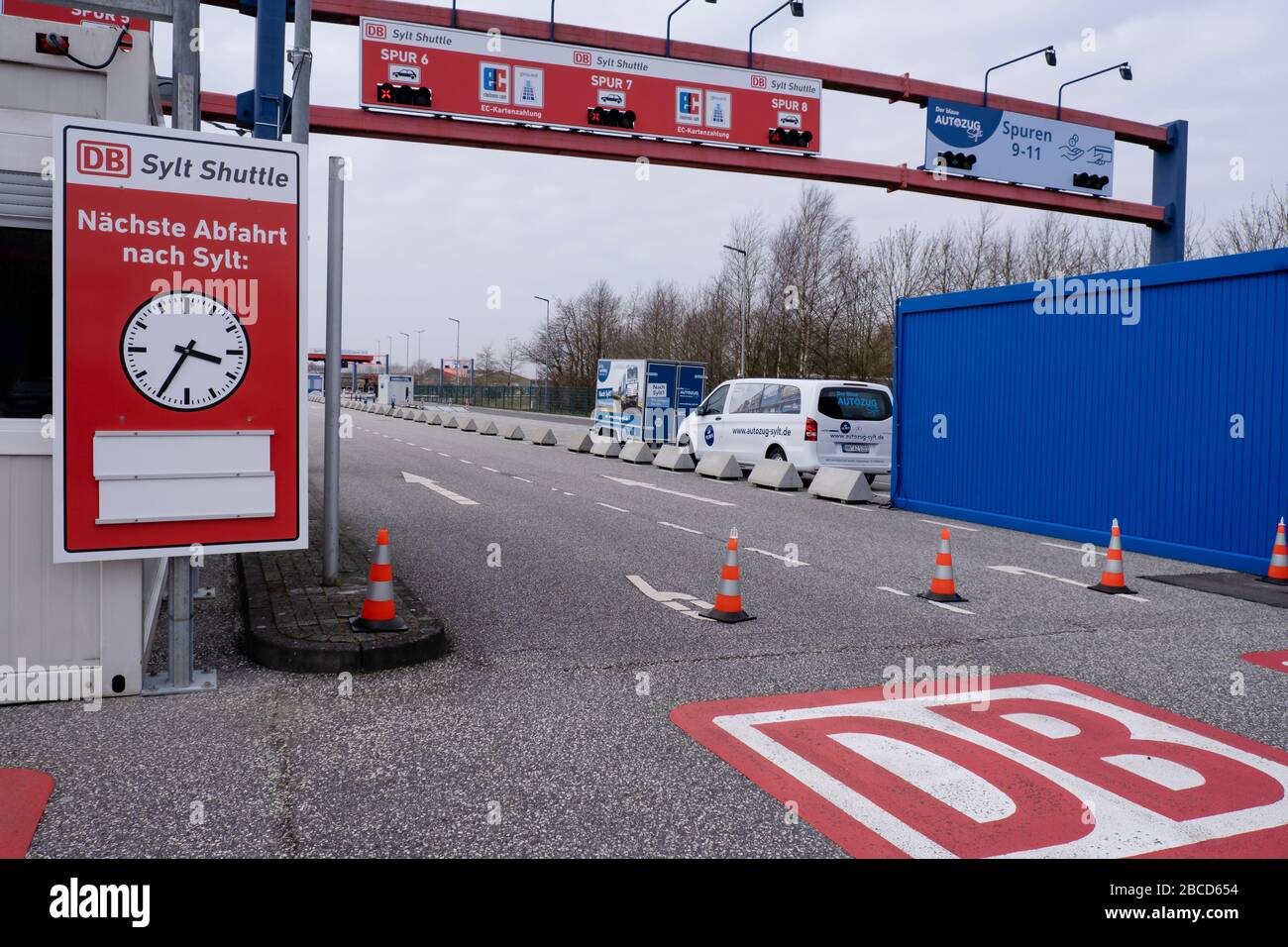 04 April 2020, Schleswig-Holstein, Niebüll: The entrance to the Auto Train to Sylt is empty. According to the railway staff, only a few people were on the way with their vehicles. Photo: Frank Molter/dpa Stock Photo