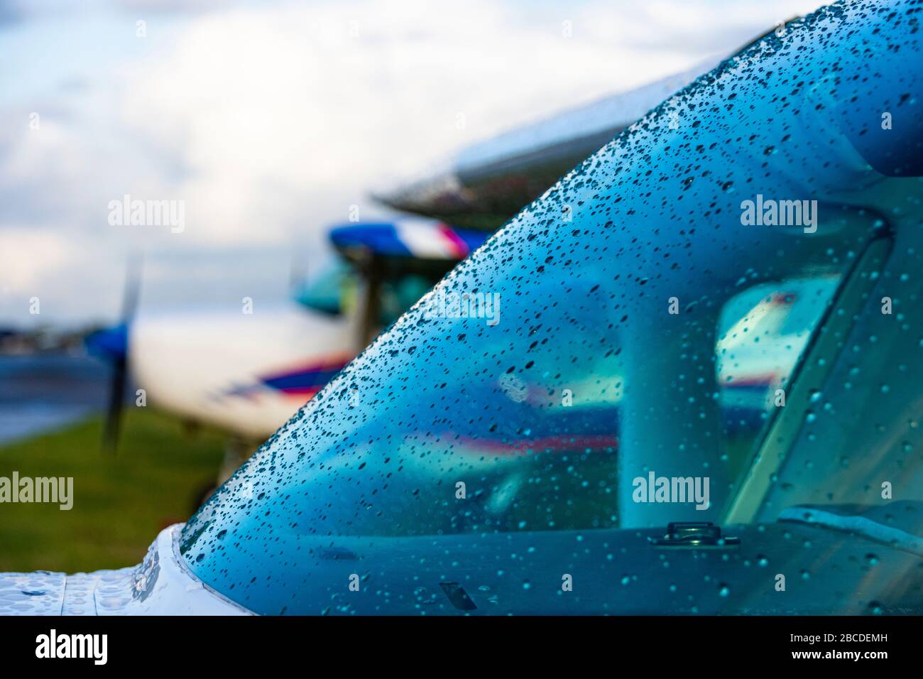 Closeup of raindrops on the windscreen of a Cessna 152 aircraft Stock Photo