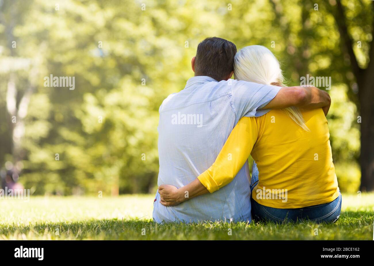 Smiling elderly senior couple hi-res stock photography and images - Alamy