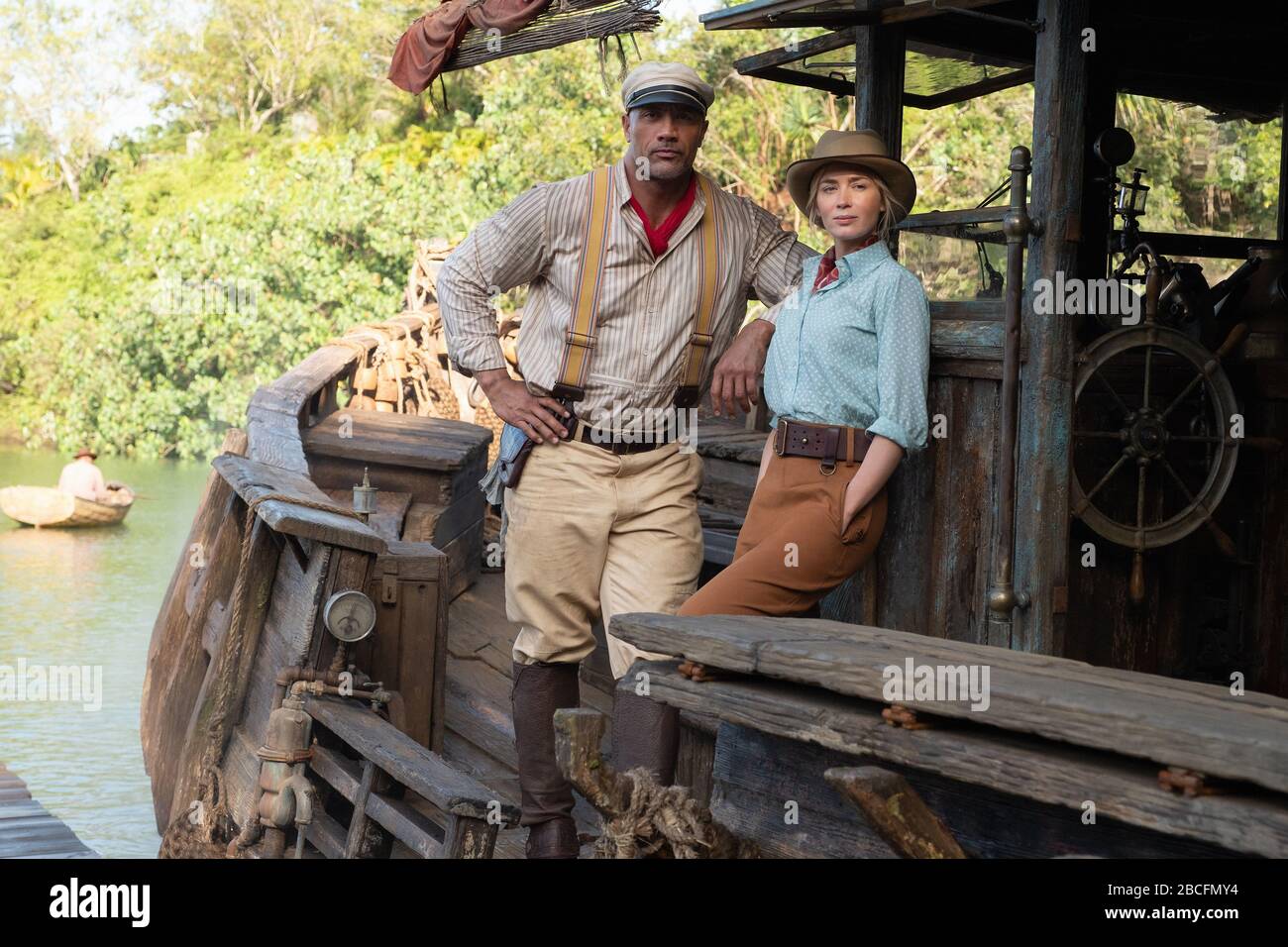 DWAYNE JOHNSON and EMILY BLUNT in JUNGLE CRUISE (2020), directed by JAUME COLLET-SERRA. Credit: Walt Disney Pictures / Zaftig Films / TSG Entertainment / Se / Album Stock Photo